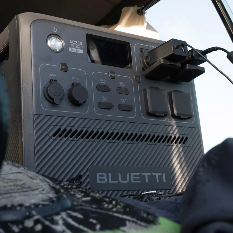 BLUETTI AC240 Station électrique portable | 2 400 W / 1 536 Wh