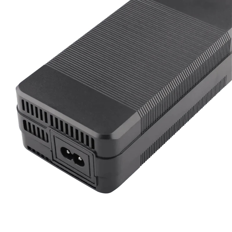 Chargeur 67.2v 2A Connecteur XLR écrou 3 contact